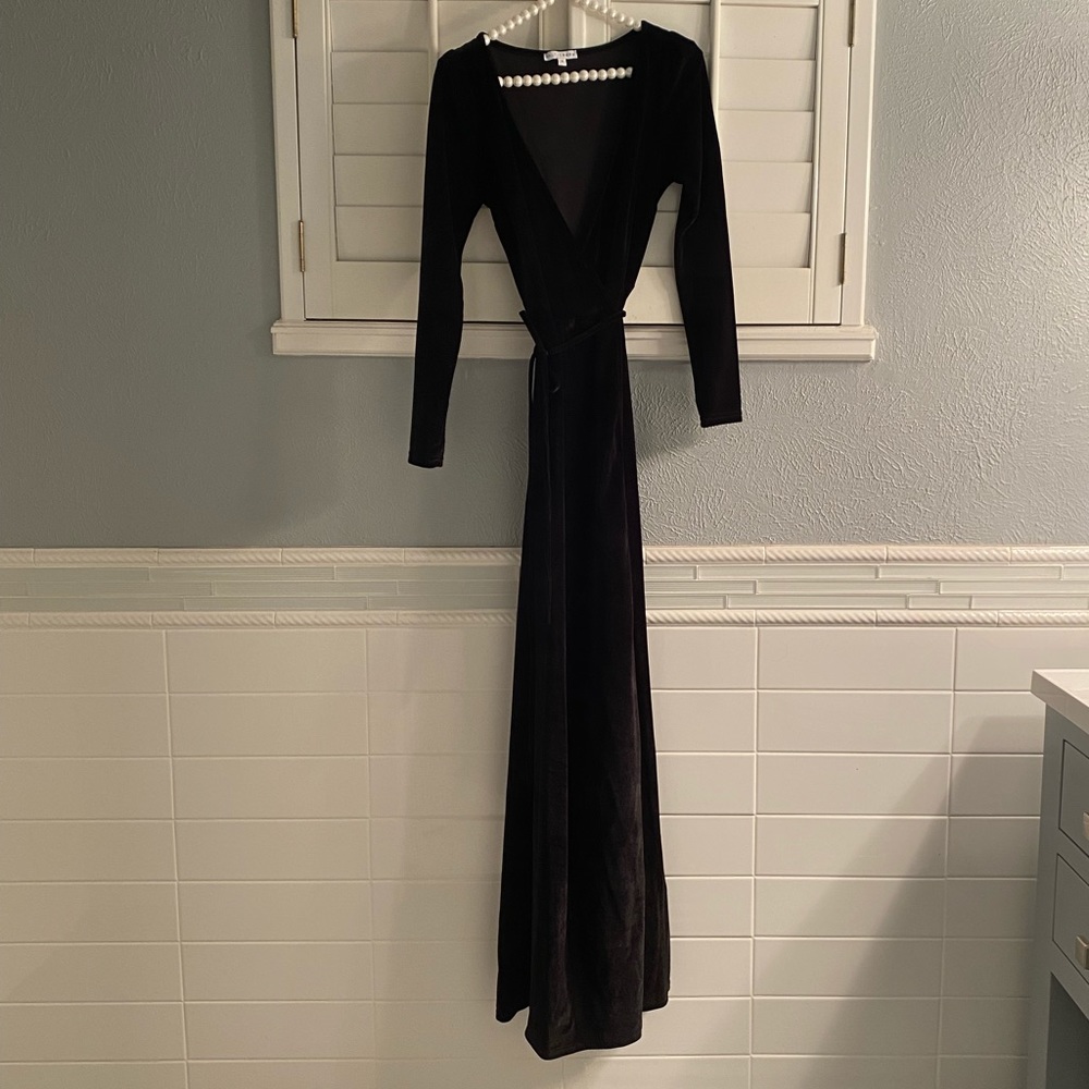 Baltic Born Velvet Wrap Dress 🖤